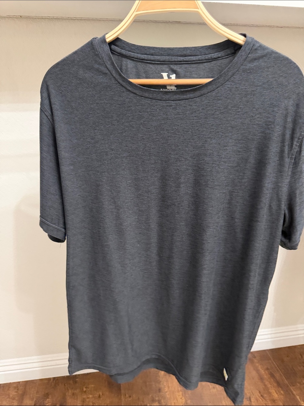 Vuori Men's Short Sleeve Tee in Charcoal Gray